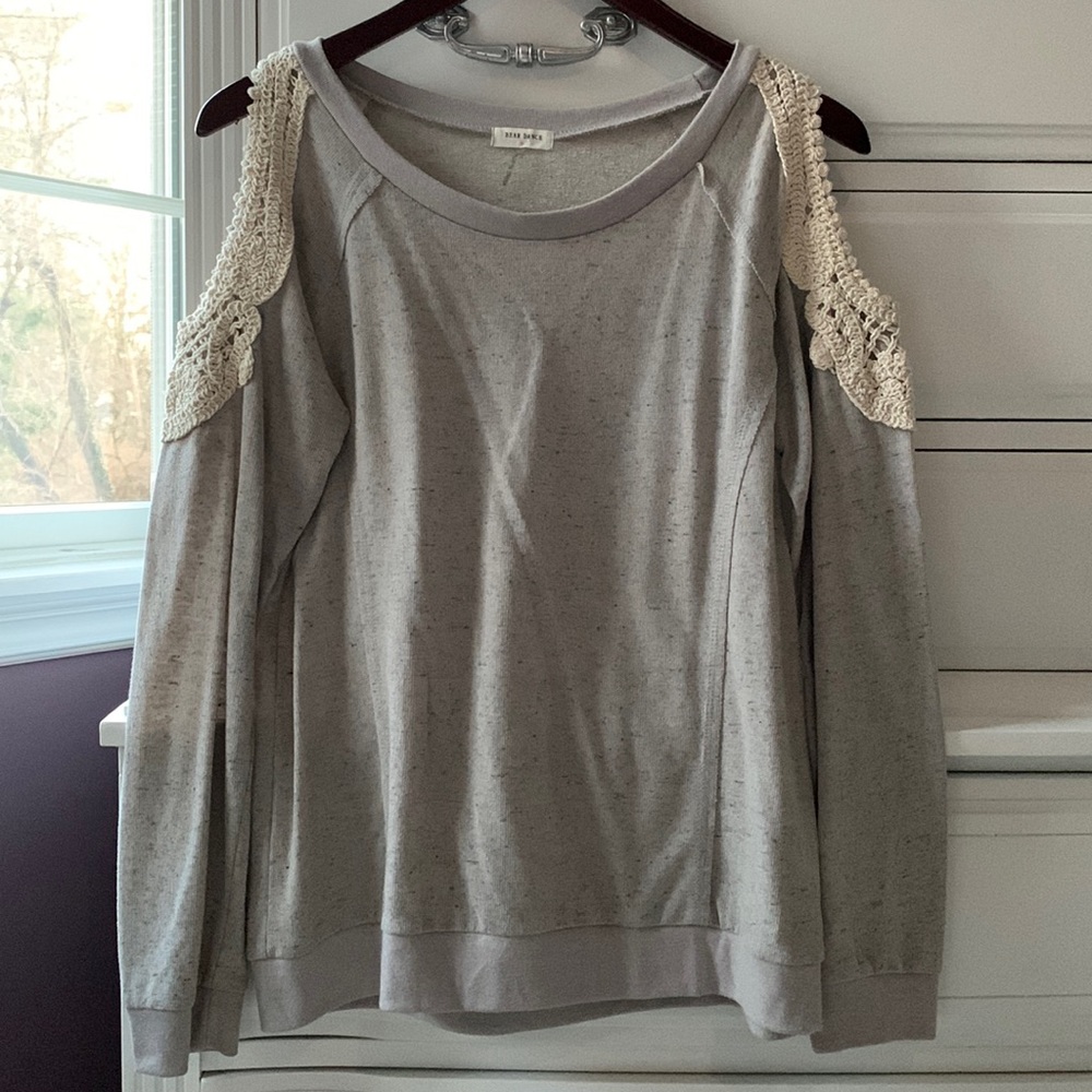 Stylish gray sweatshirt!